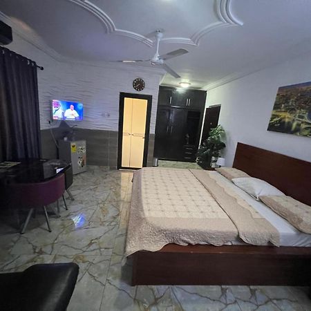 Nesta Barron -Home Away From Home North Legon Buitenkant foto