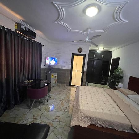Nesta Barron -Home Away From Home North Legon Buitenkant foto