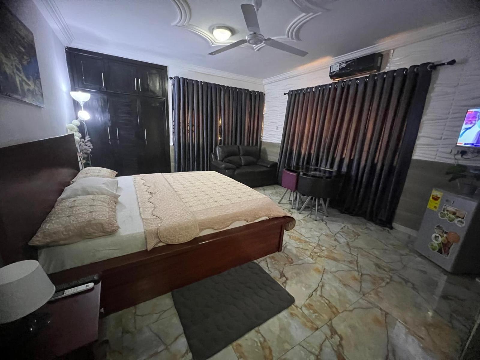 Nesta Barron -Home Away From Home North Legon Buitenkant foto