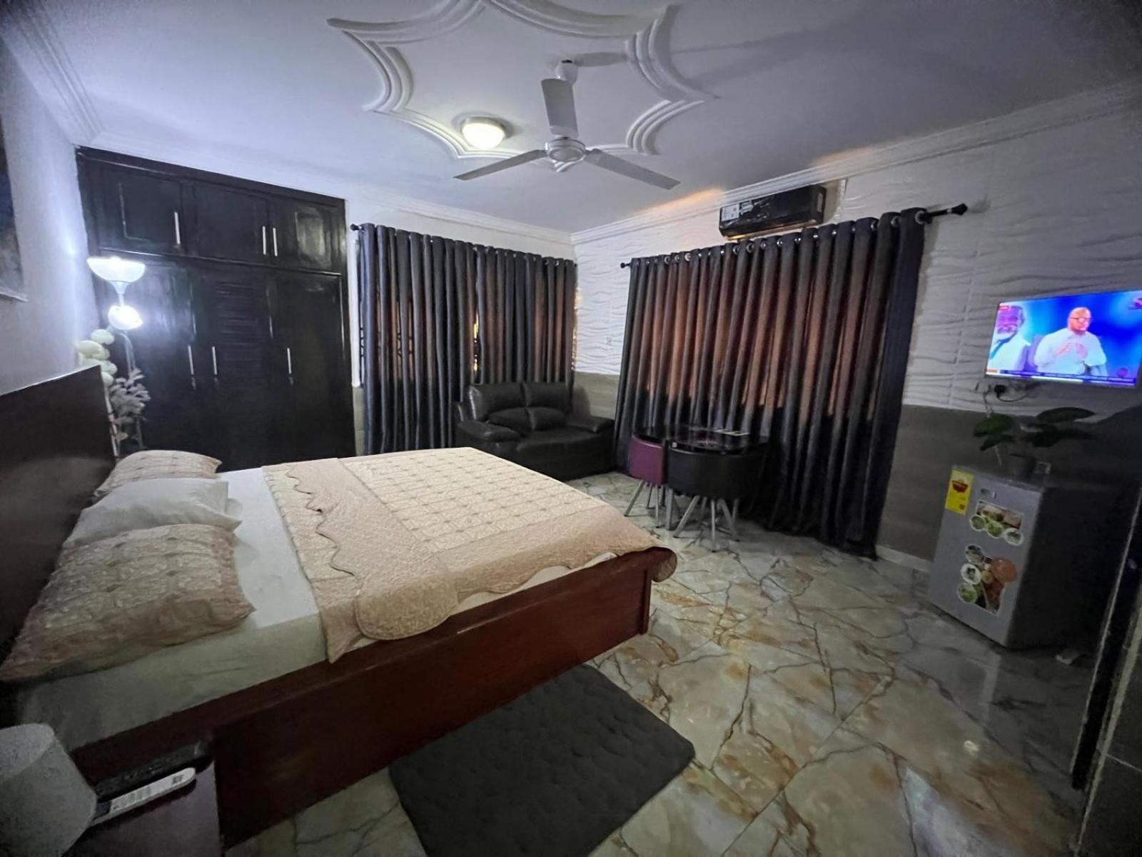 Nesta Barron -Home Away From Home North Legon Buitenkant foto