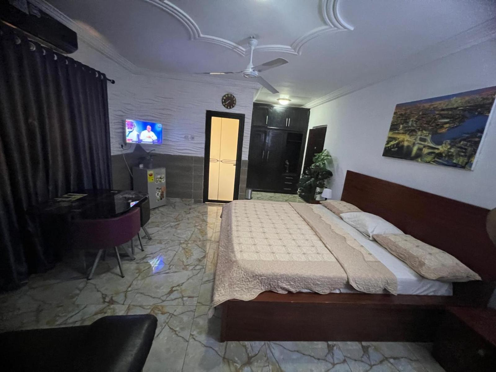 Nesta Barron -Home Away From Home North Legon Buitenkant foto