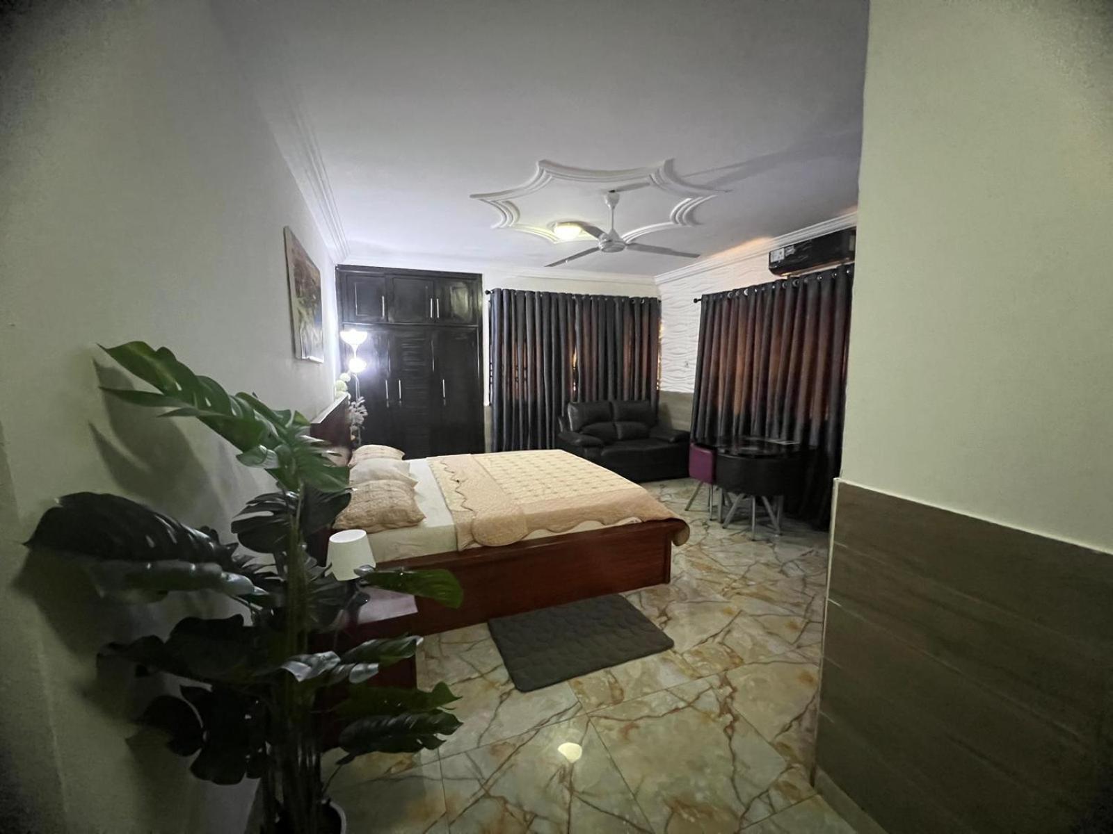 Nesta Barron -Home Away From Home North Legon Buitenkant foto