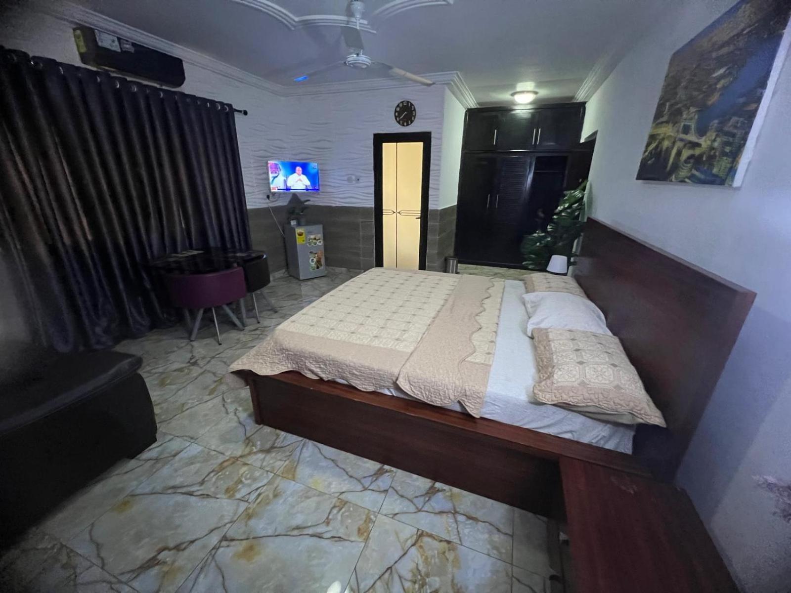 Nesta Barron -Home Away From Home North Legon Buitenkant foto