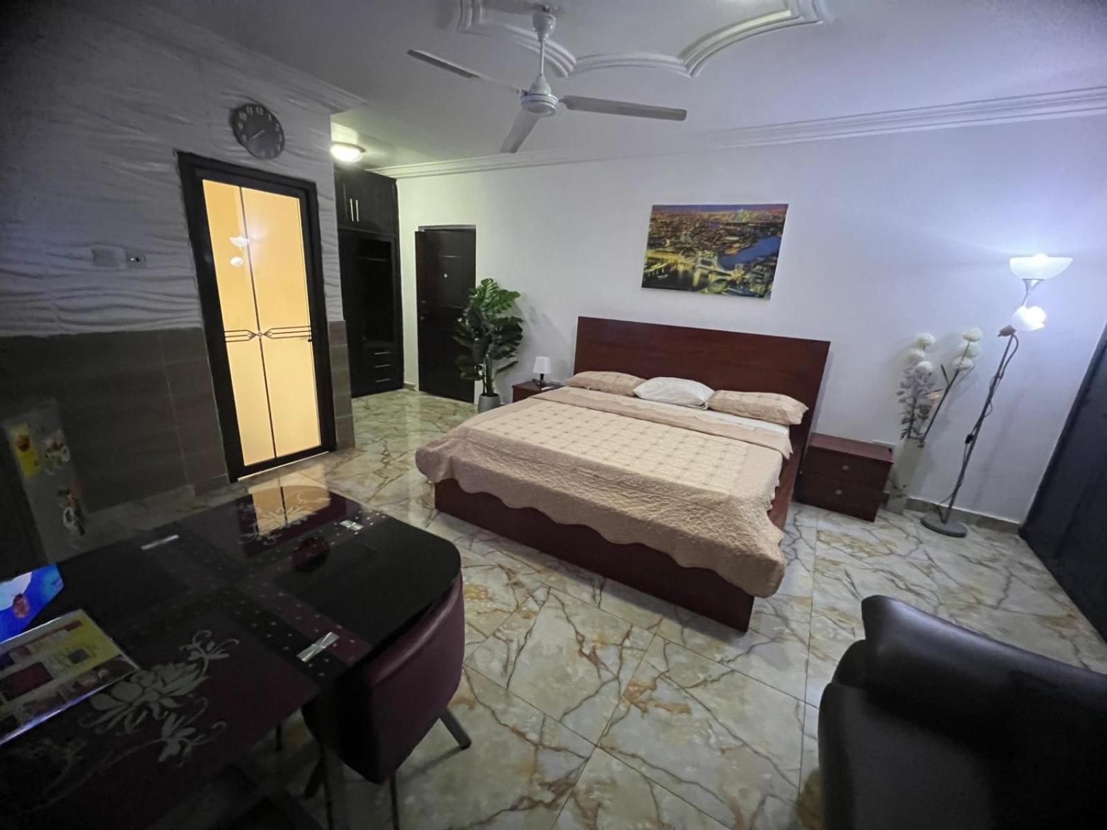 Nesta Barron -Home Away From Home North Legon Buitenkant foto