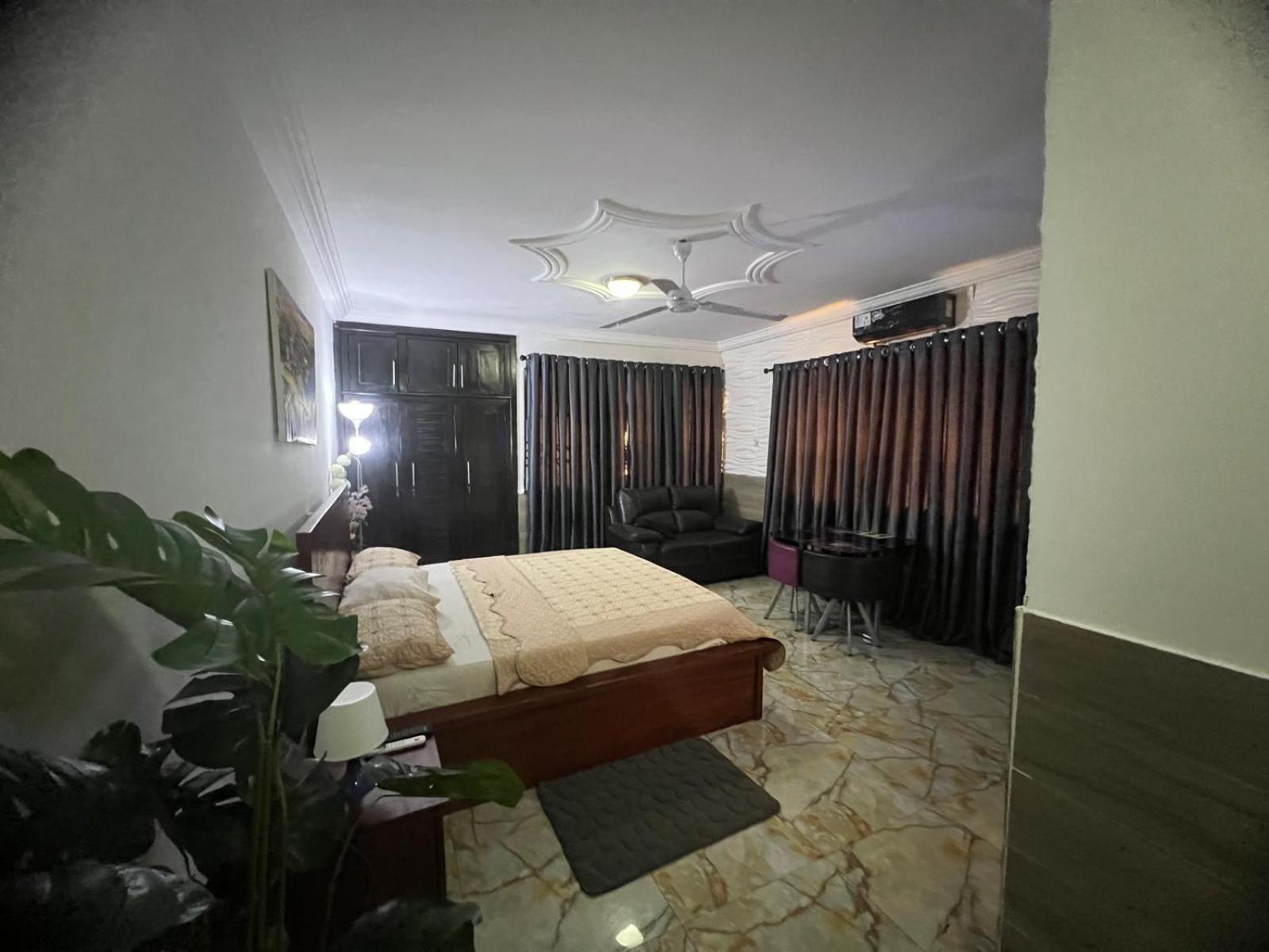 Nesta Barron -Home Away From Home North Legon Buitenkant foto