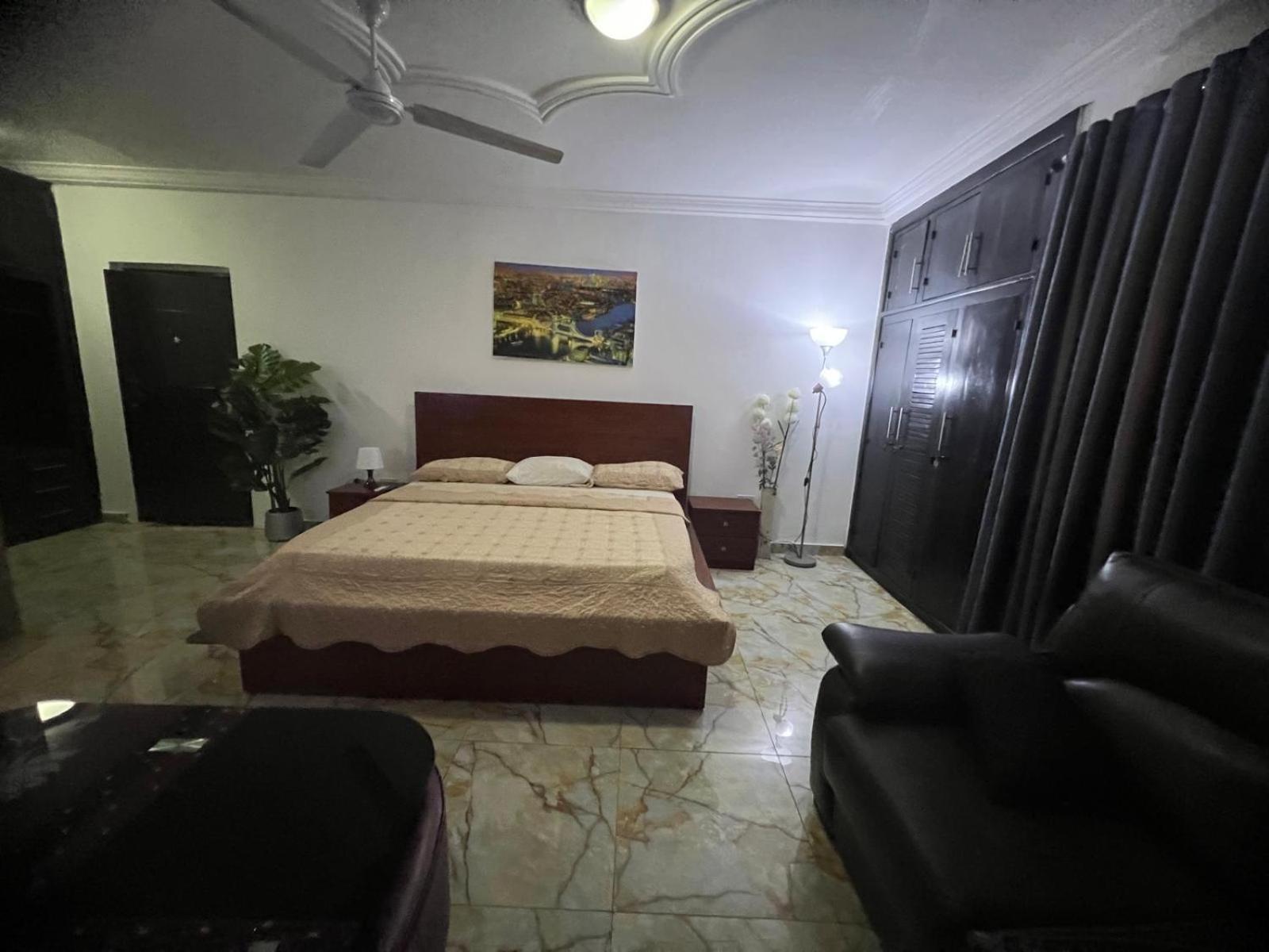 Nesta Barron -Home Away From Home North Legon Buitenkant foto