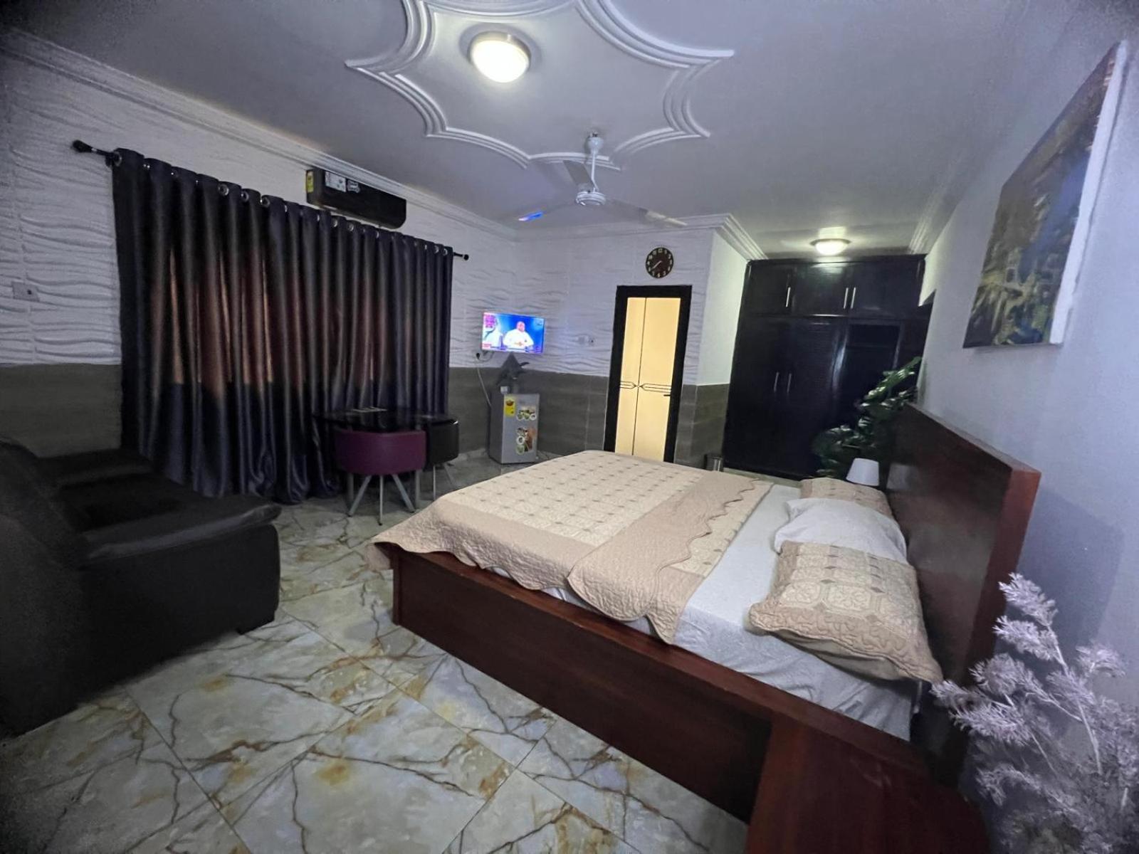Nesta Barron -Home Away From Home North Legon Buitenkant foto