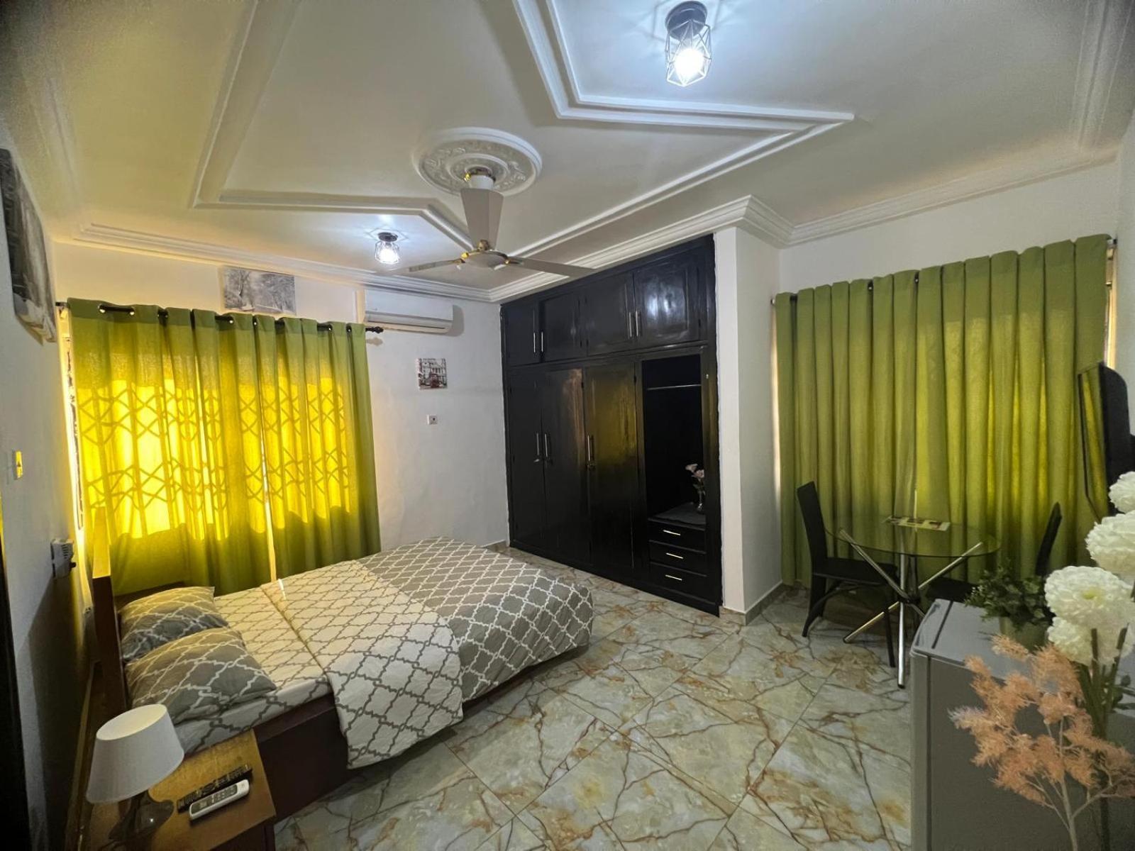 Nesta Barron -Home Away From Home North Legon Buitenkant foto