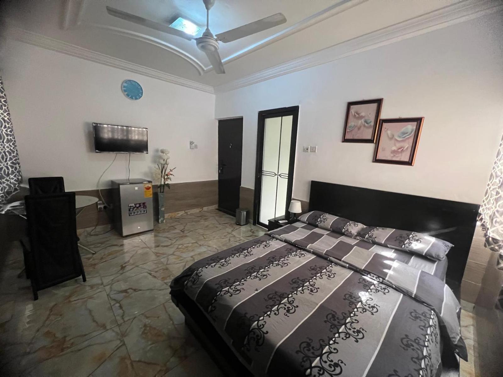 Nesta Barron -Home Away From Home North Legon Buitenkant foto