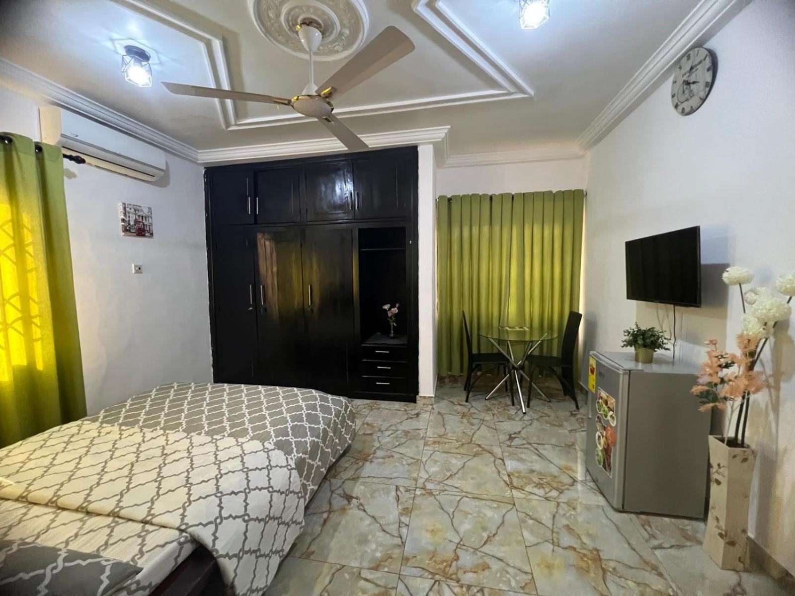 Nesta Barron -Home Away From Home North Legon Buitenkant foto
