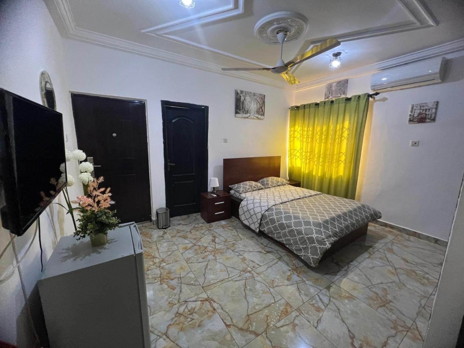 Nesta Barron -Home Away From Home North Legon Buitenkant foto