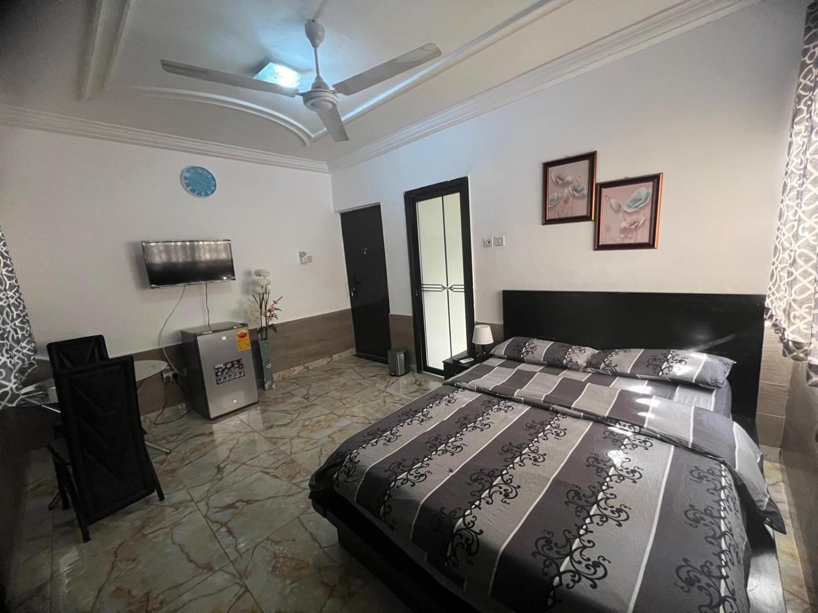 Nesta Barron -Home Away From Home North Legon Buitenkant foto