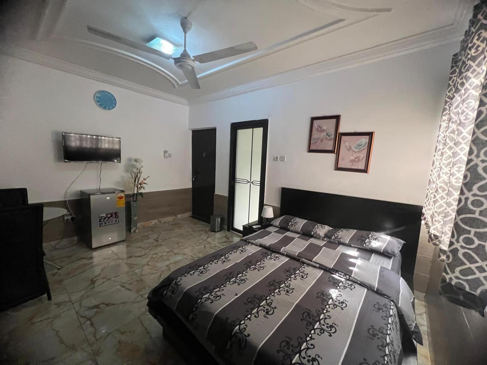 Nesta Barron -Home Away From Home North Legon Buitenkant foto